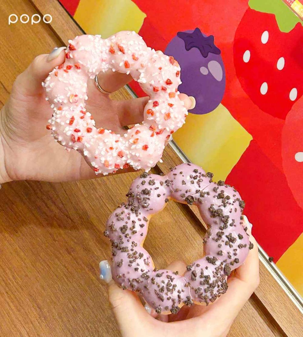 Mister Donut草莓季甜點開賣！「草莓脆脆波堤、雙色莓果波堤」酸甜療癒、新年限定「蘋安巧貝」也必吃！-11