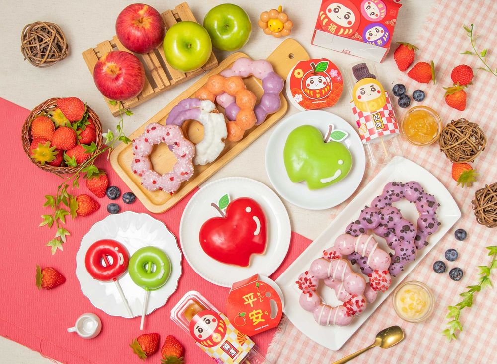 Mister Donut草莓季甜點開賣！「草莓脆脆波堤、雙色莓果波堤」酸甜療癒、新年限定「蘋安巧貝」也必吃！-2