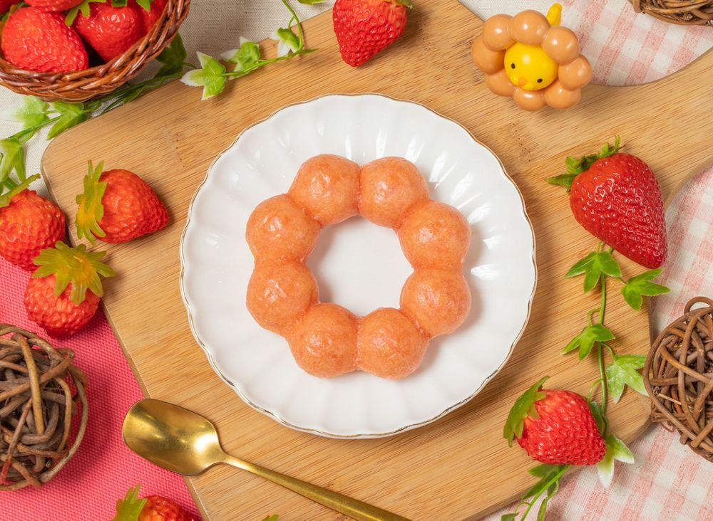Mister Donut草莓季甜點開賣！「草莓脆脆波堤、雙色莓果波堤」酸甜療癒、新年限定「蘋安巧貝」也必吃！-13