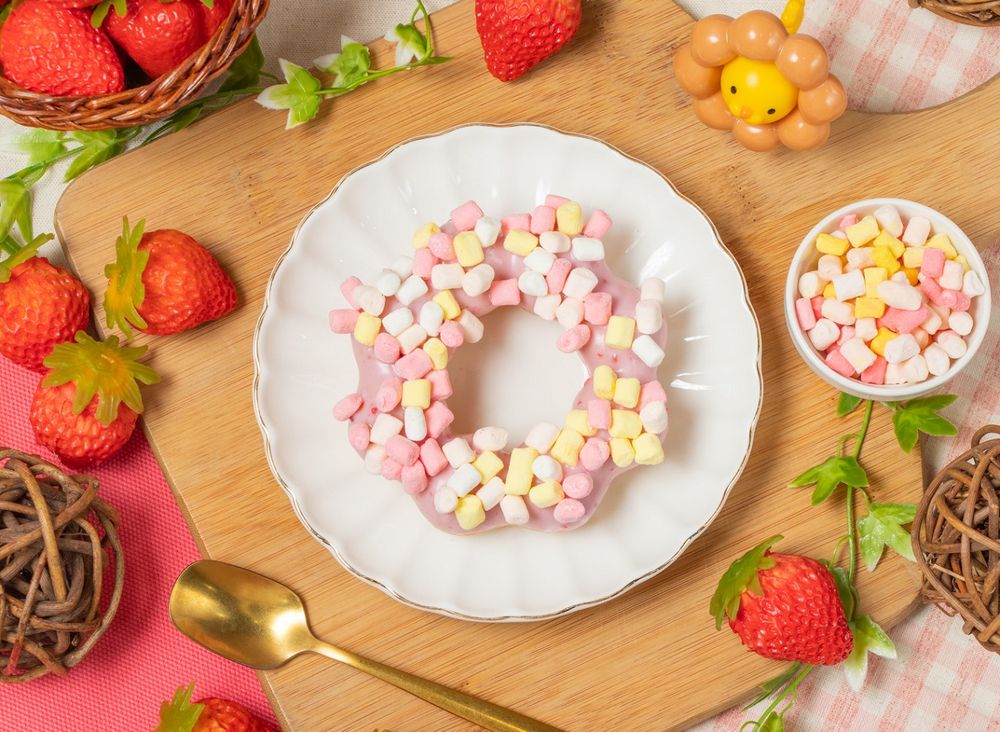 Mister Donut草莓季甜點開賣！「草莓脆脆波堤、雙色莓果波堤」酸甜療癒、新年限定「蘋安巧貝」也必吃！-14