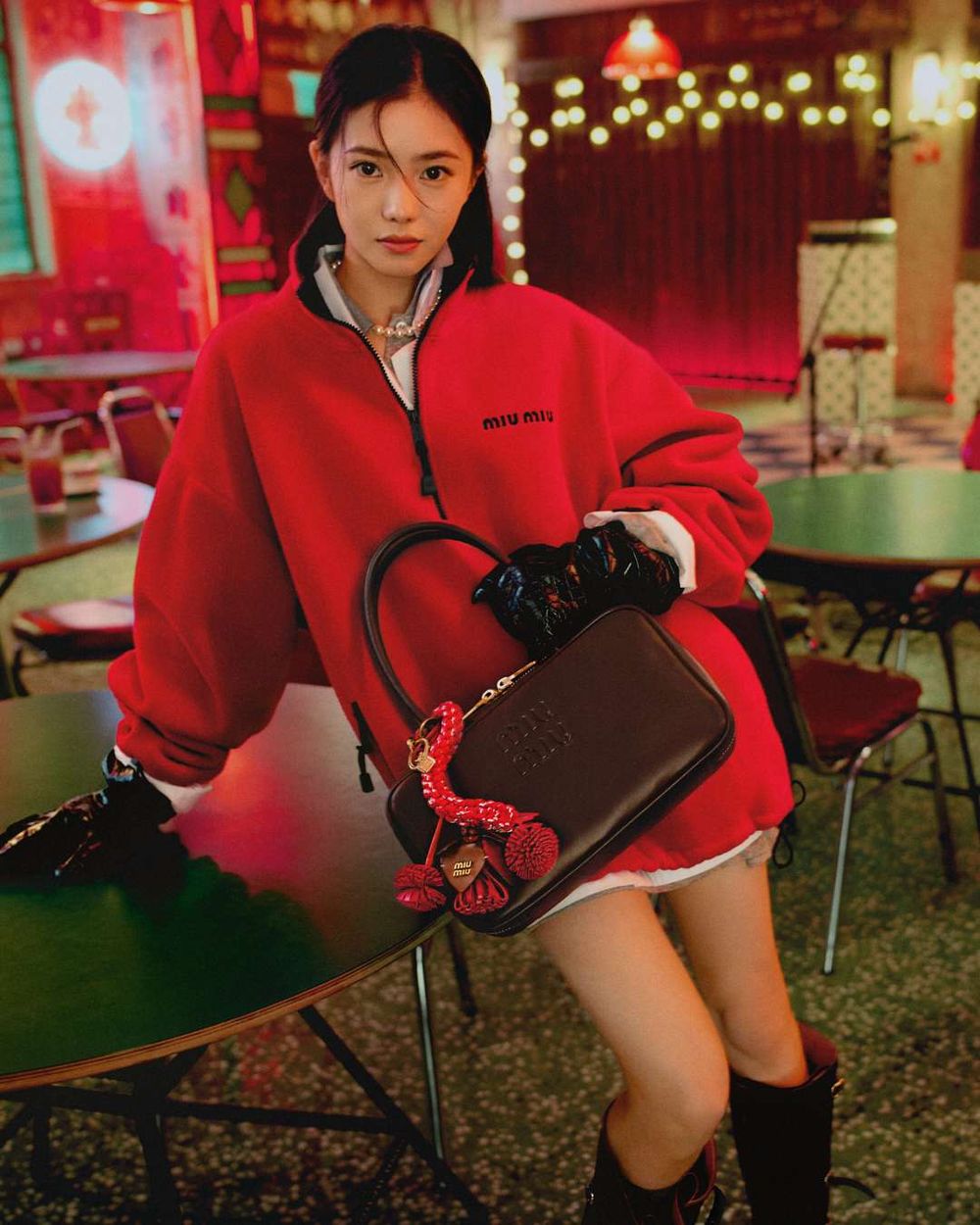 MiuMiu新年12大必收清單！爆款包包、NB聯名球鞋、棒球帽...越看越想買！-9