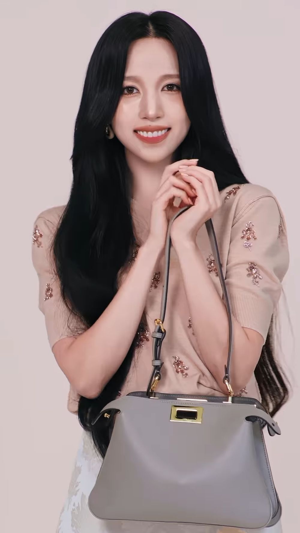 ONCE終於等到了！TWICE Mina名井南正式拿下FENDI代言！無法忽視的高貴感、真的太適合代言奢牌！-4