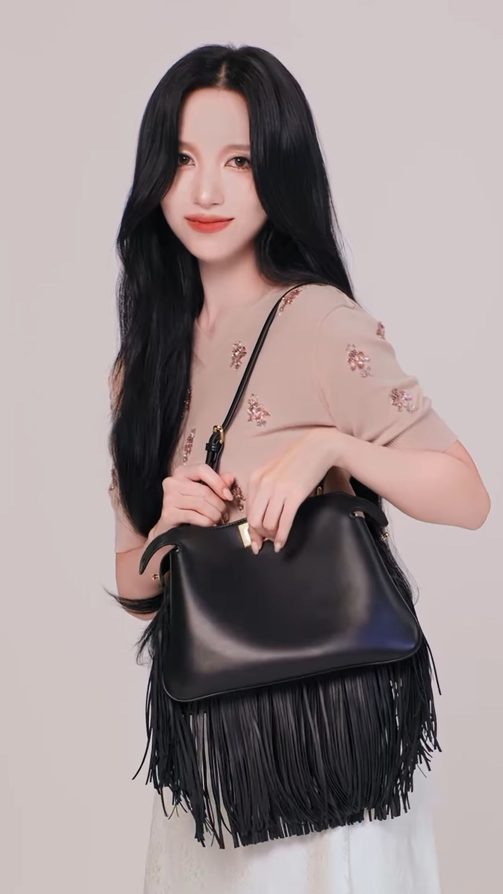 ONCE終於等到了！TWICE Mina名井南正式拿下FENDI代言！無法忽視的高貴感、真的太適合代言奢牌！-3