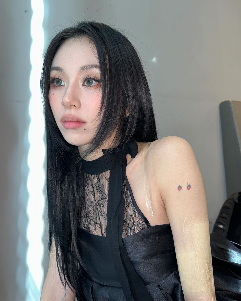 韓網熱議6位臉上痣很好看的女偶像！張員瑛、Minnie眼下淚痣電力十足，Karina嘴邊痣太有魅力！-11