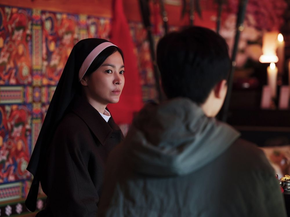 宋慧喬《黑修女》盛世美顏再掀話題！睽違23年登上脫口秀《劉QUIZ》出道20年美貌如初的秘訣就是它！-2