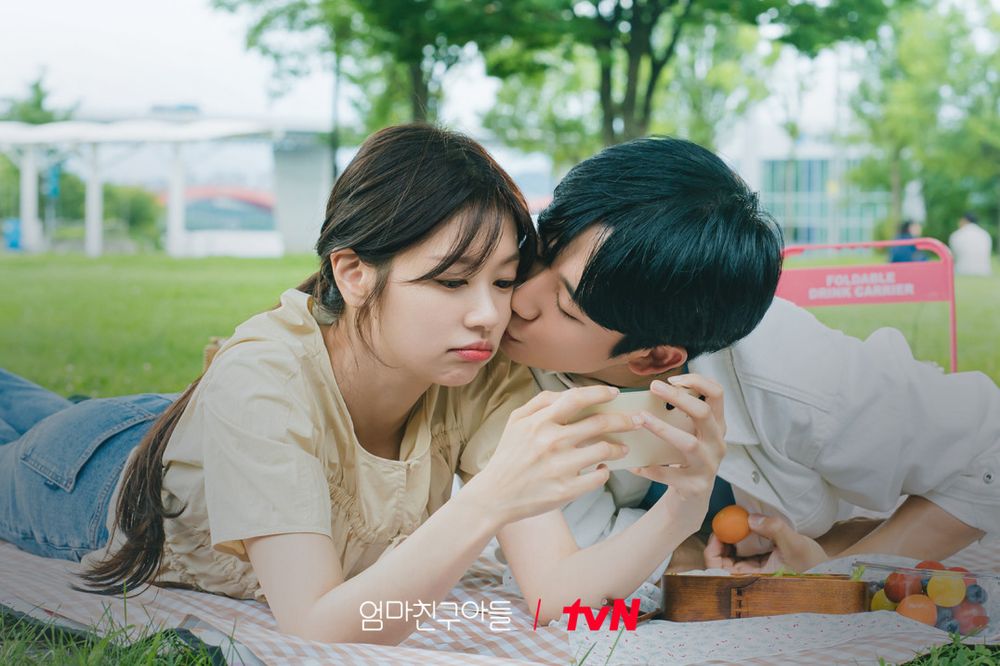 2025冬季必追Netflix浪漫韓劇推薦！《現在撥打的電話》狗血又甜蜜，《愛的迫降》現實夫婦互動浪滿破表！-15