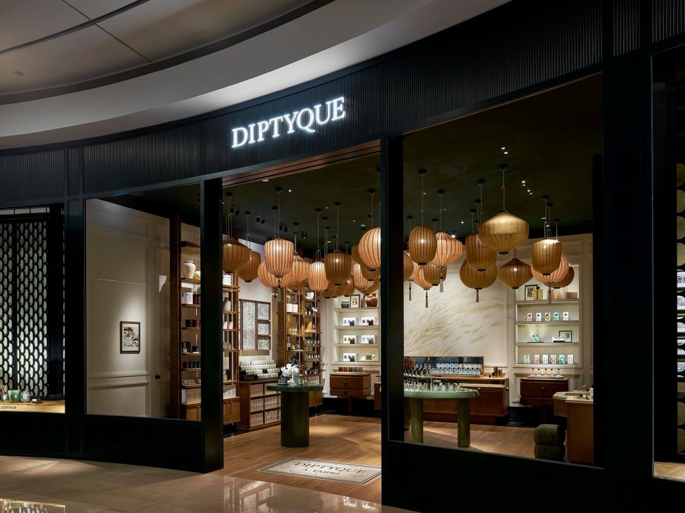 香民們暴動吧！Diptyque台北101形象旗艦店開幕，台灣與巴黎首間精品店文化精神結合，是家居、藝術空間及珍奇櫃展演！-3