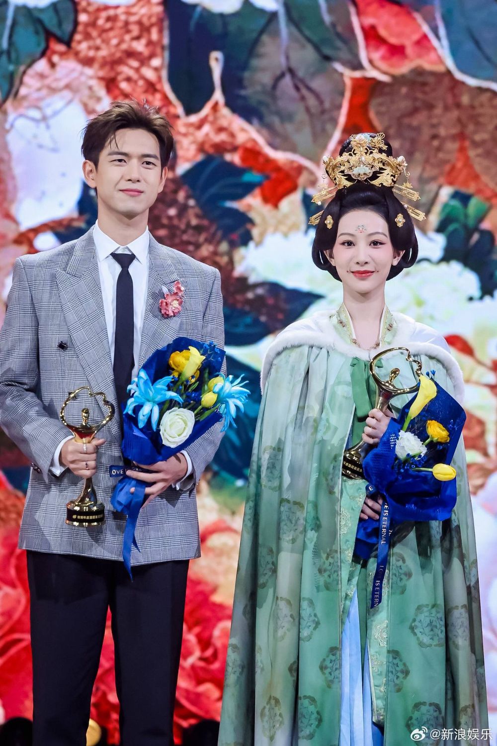 2024微博之夜完整得獎名單出爐！孟子義&李昀銳甜蜜牽手合唱，白鹿虞書欣通通獲獎，趙麗穎奪微博QUEEN！-11