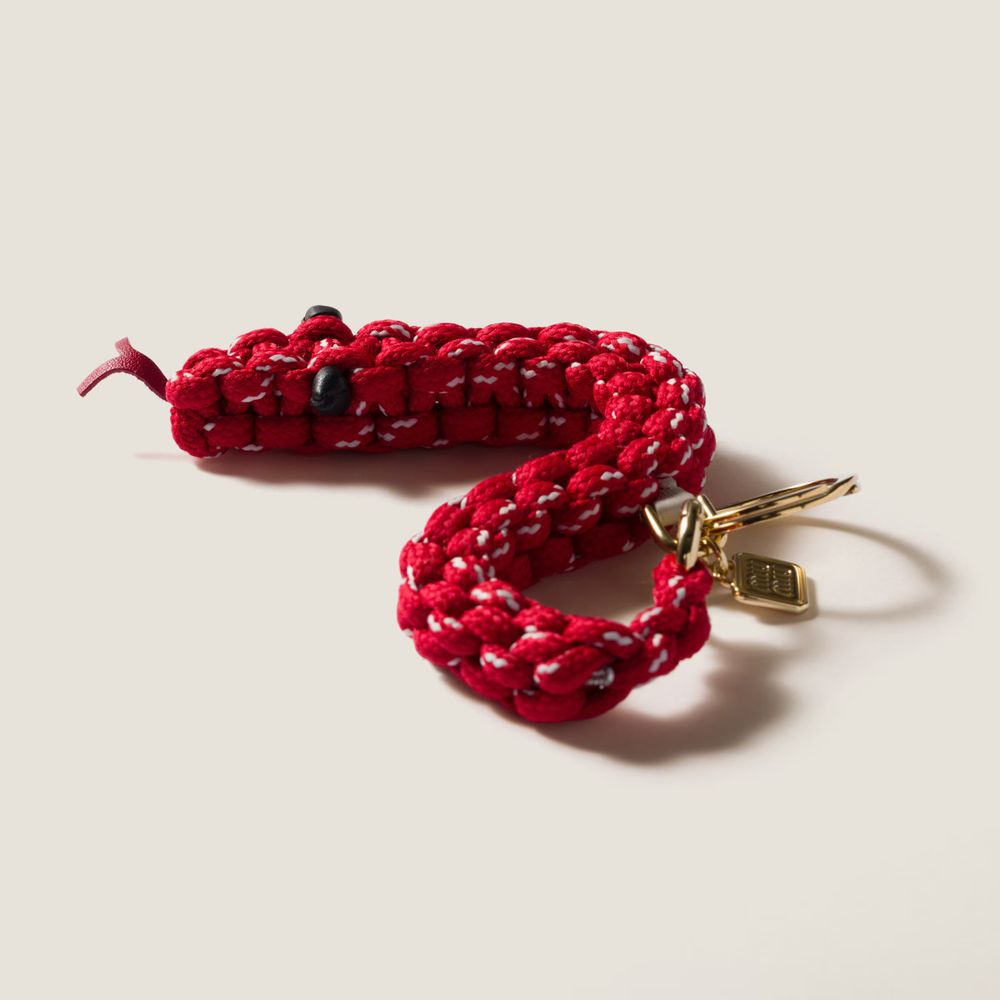 大開眼界！精品10款蛇年限定單品公開！GUCCI、MiuMiu小蛇吊飾根本最強開運物！-12