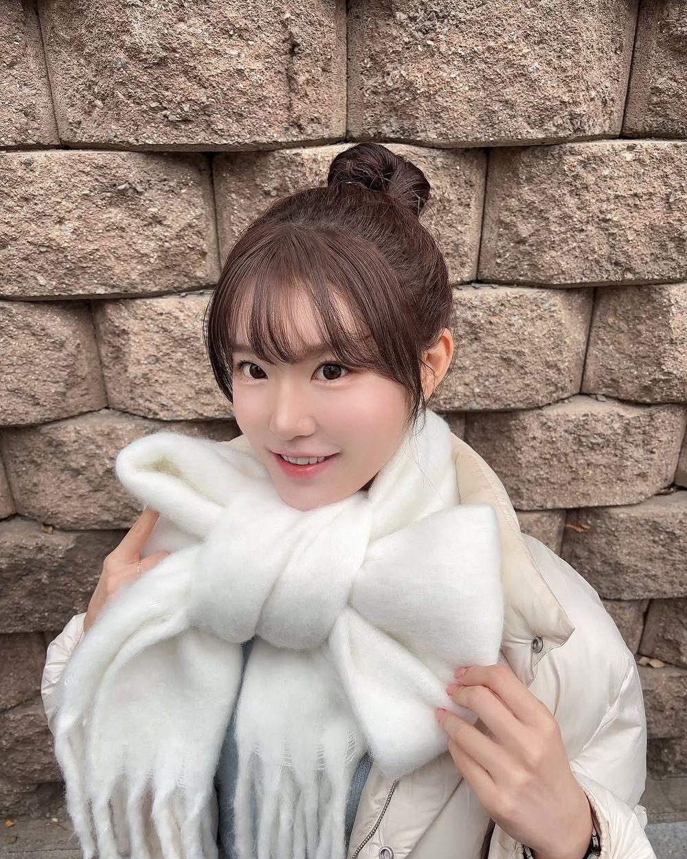 日韓女生都這樣圍！7種超簡單「冬天圍巾綁法」教學！蝴蝶結圍法一秒小臉、快通通學起來！-4