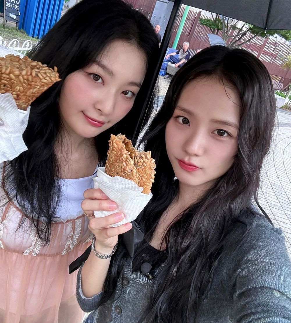 盤點6組KPOP女團成員的跨團友誼！子瑜舒華「台灣Line」顏值超高，安俞真、Karina特別舞台掀熱議！-13