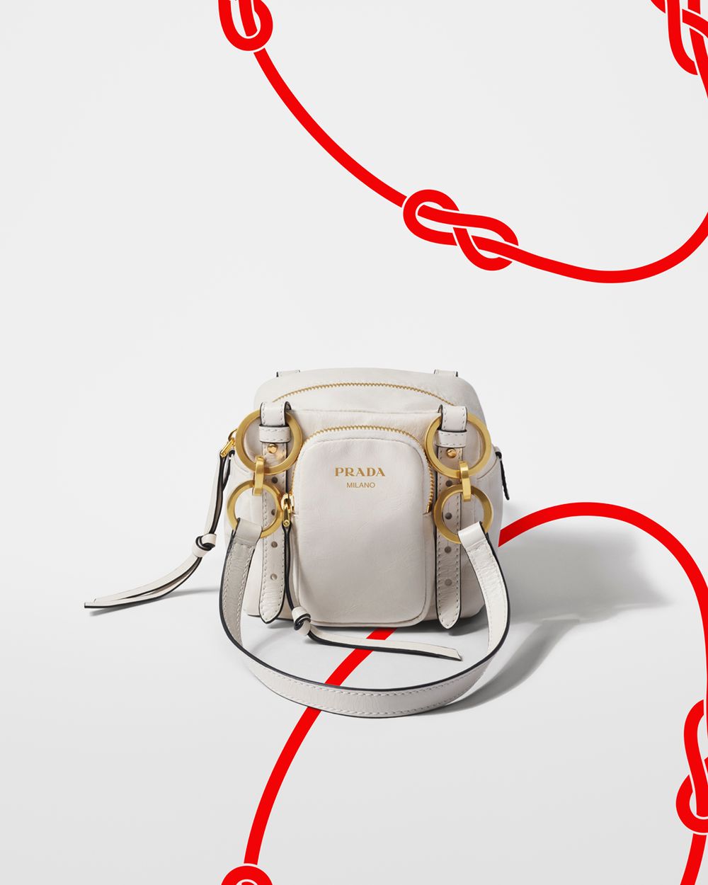 PRADA太犯規！2025必買五大新包出爐「皮帶水桶包、Sana款小方包」沒理由拒絕！-3