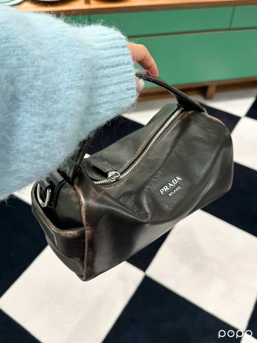 PRADA太犯規！2025必買五大新包出爐「皮帶水桶包、Sana款小方包」沒理由拒絕！-6