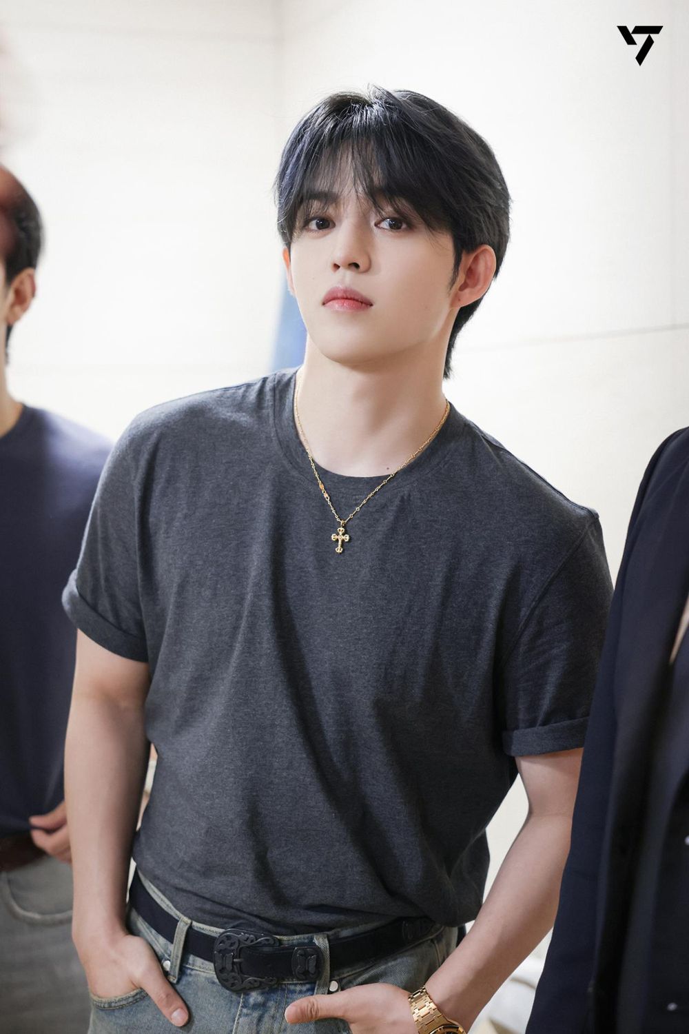 2025年滿30歲的7位人氣韓國男偶像！陸星材竟出道超過12年，防彈V、淨漢凍齡神顏太強！-3