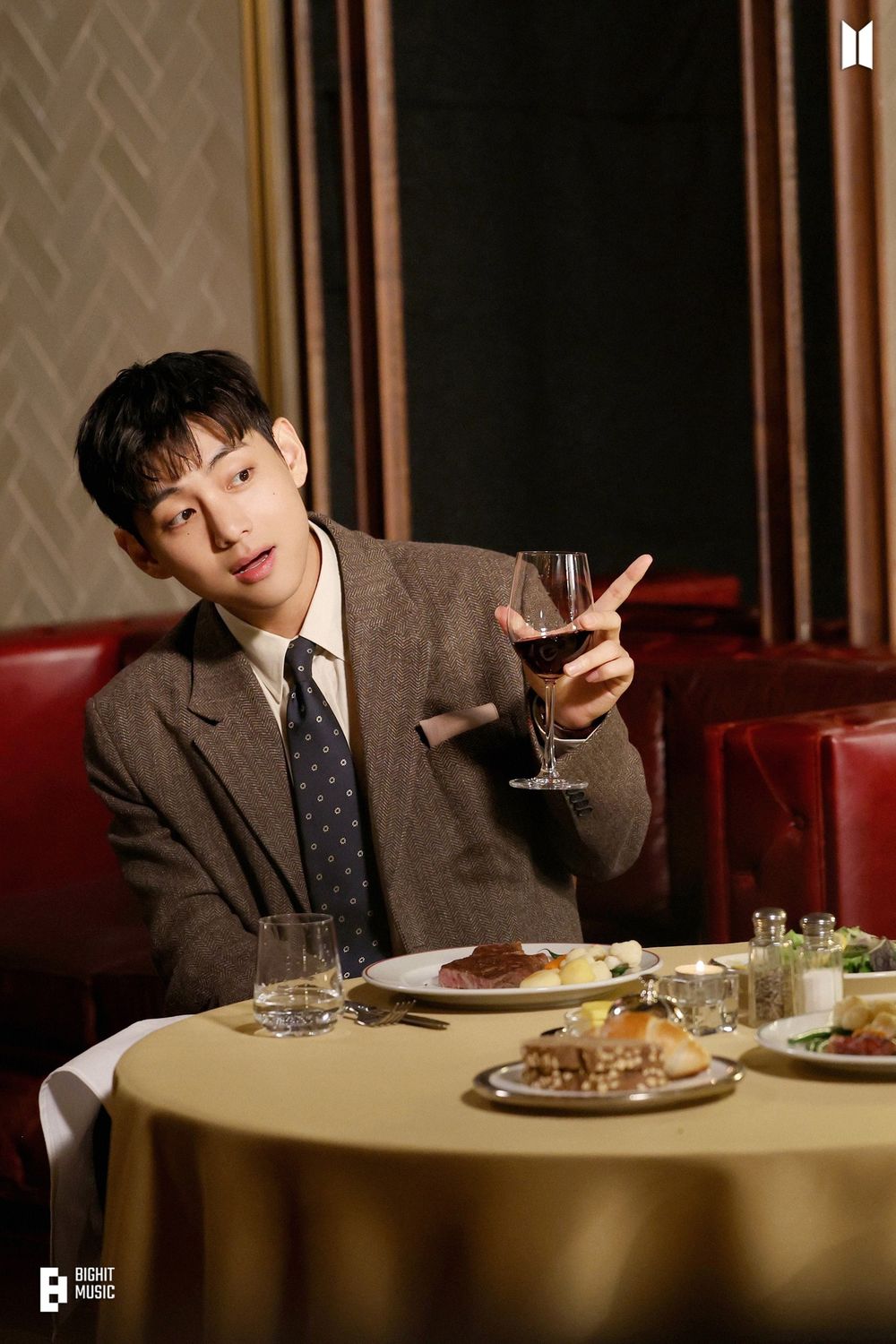 2025年滿30歲的7位人氣韓國男偶像！陸星材竟出道超過12年，防彈V、淨漢凍齡神顏太強！-5