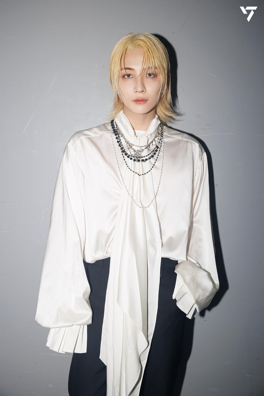 2025年滿30歲的7位人氣韓國男偶像！陸星材竟出道超過12年，防彈V、淨漢凍齡神顏太強！-6