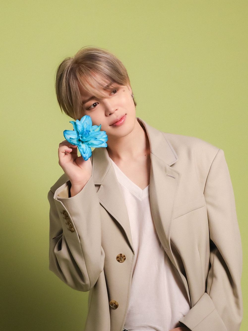 2025年滿30歲的7位人氣韓國男偶像！陸星材竟出道超過12年，防彈V、淨漢凍齡神顏太強！-9