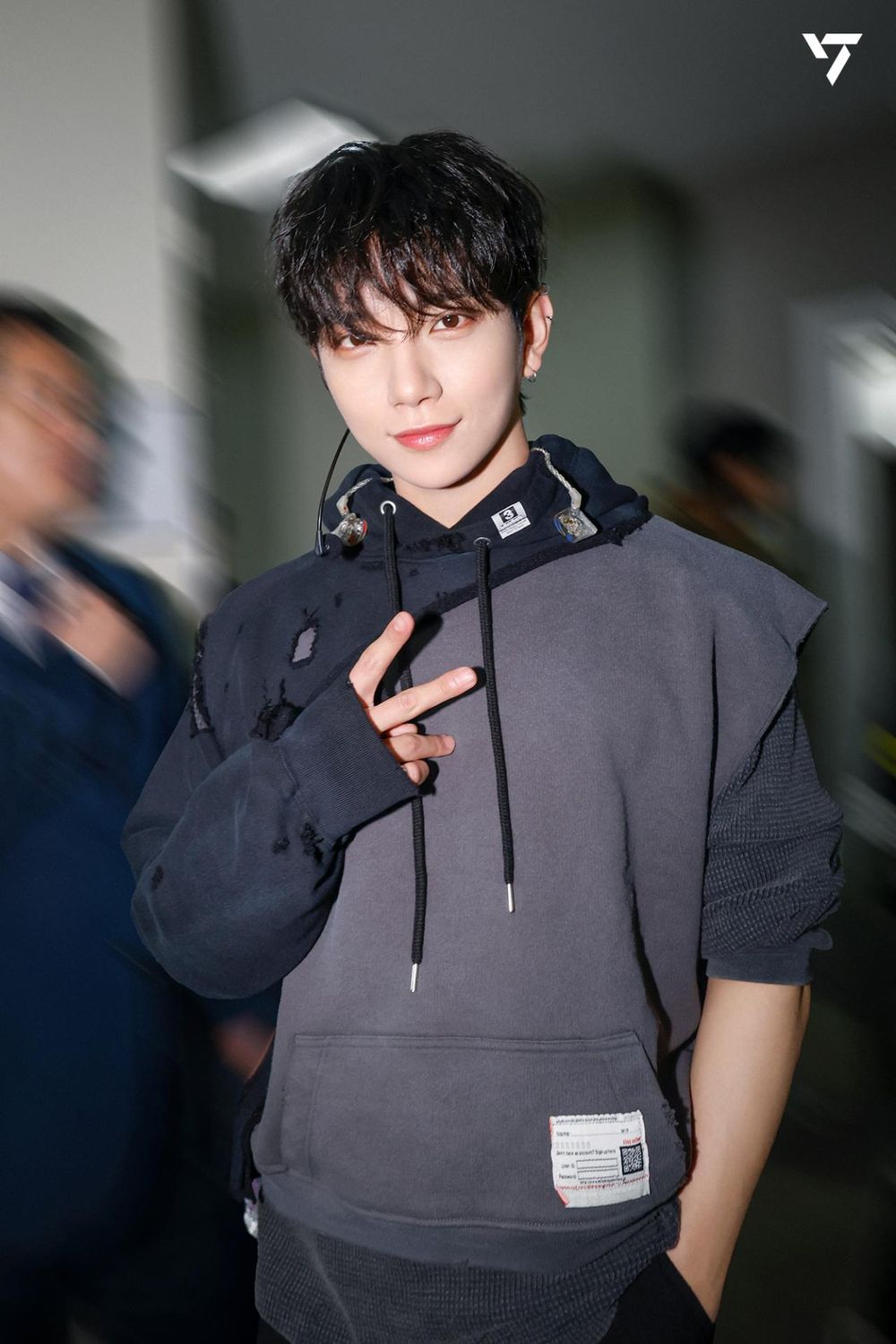 2025年滿30歲的7位人氣韓國男偶像！陸星材竟出道超過12年，防彈V、淨漢凍齡神顏太強！-10