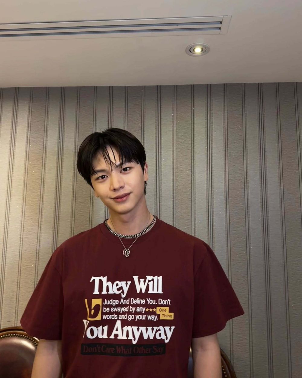 2025年滿30歲的7位人氣韓國男偶像！陸星材竟出道超過12年，防彈V、淨漢凍齡神顏太強！-12