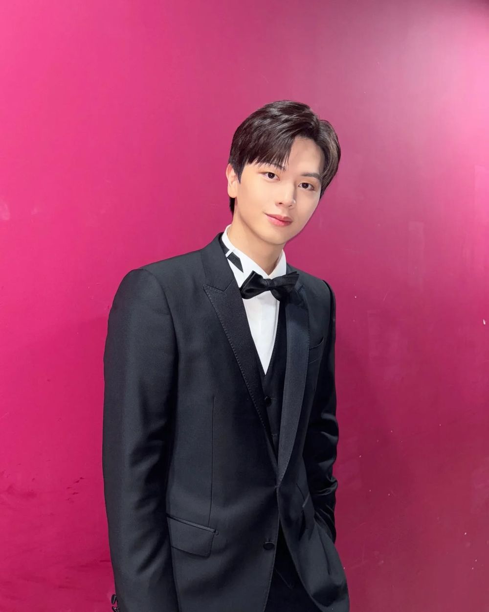 2025年滿30歲的7位人氣韓國男偶像！陸星材竟出道超過12年，防彈V、淨漢凍齡神顏太強！-13