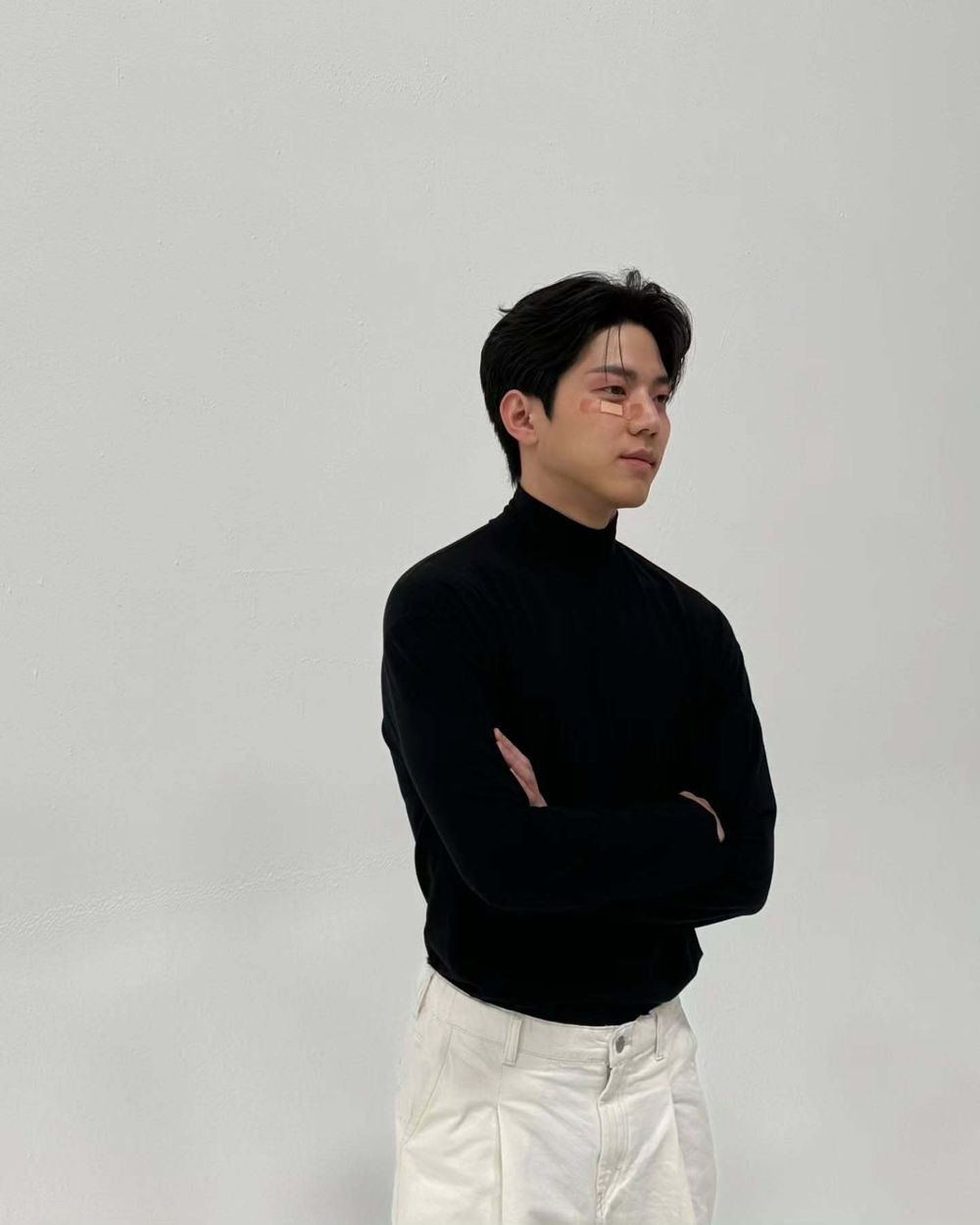 2025年滿30歲的7位人氣韓國男偶像！陸星材竟出道超過12年，防彈V、淨漢凍齡神顏太強！-14