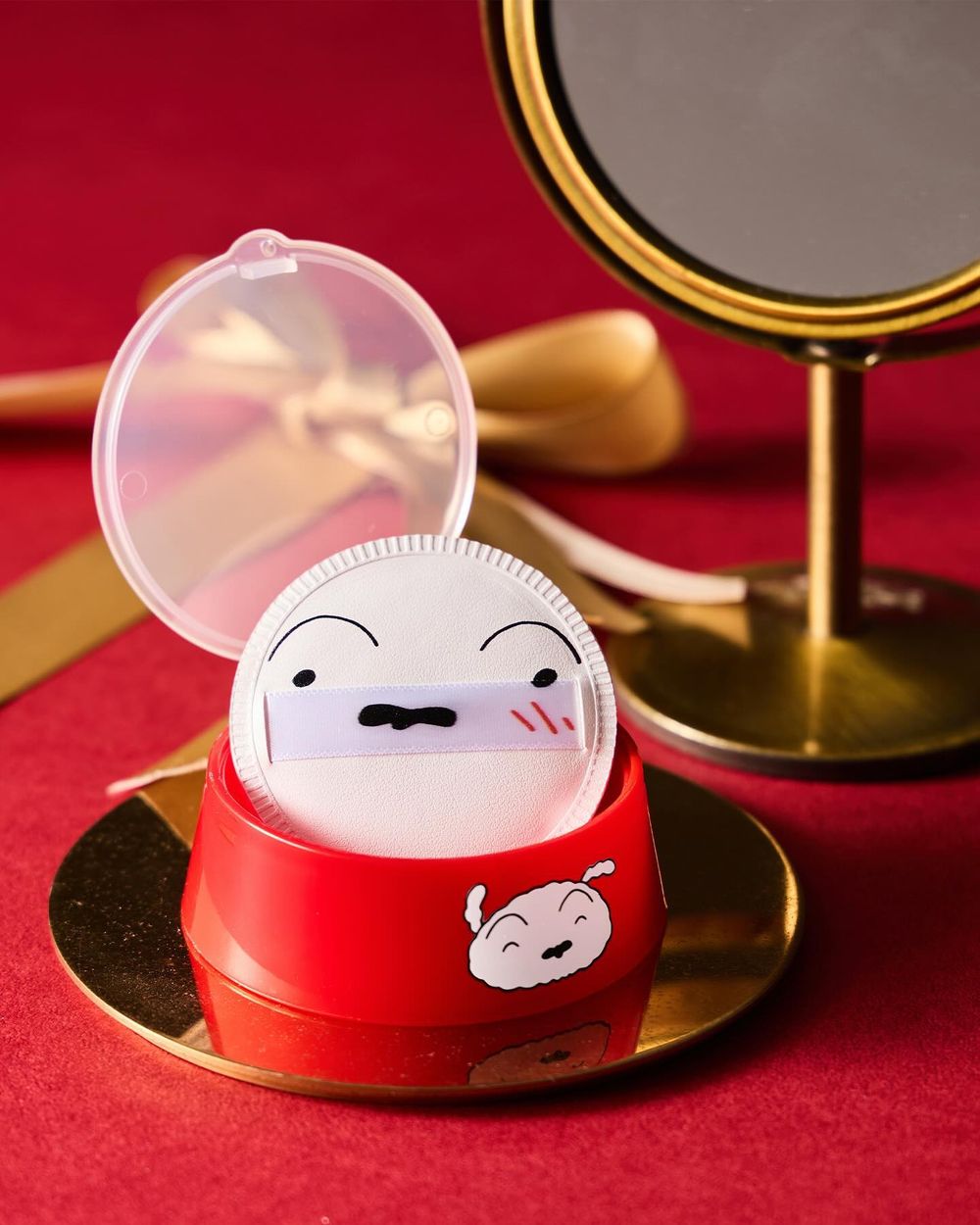 2025蠟筆小新美妝聯名！新年限定「小白舒芙蕾粉撲」比棉花糖還柔軟，小狗碗變身收納盒、放進粉撲太可愛！-3
