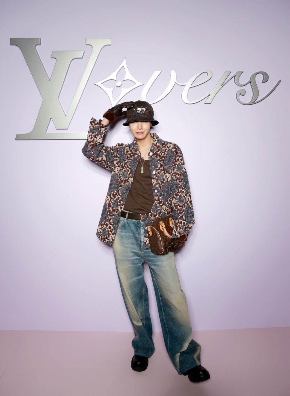帥到看不完！2025秋冬男裝周「13位頭排男神」一次看！LV、PRADA根本老公同樂會！-15