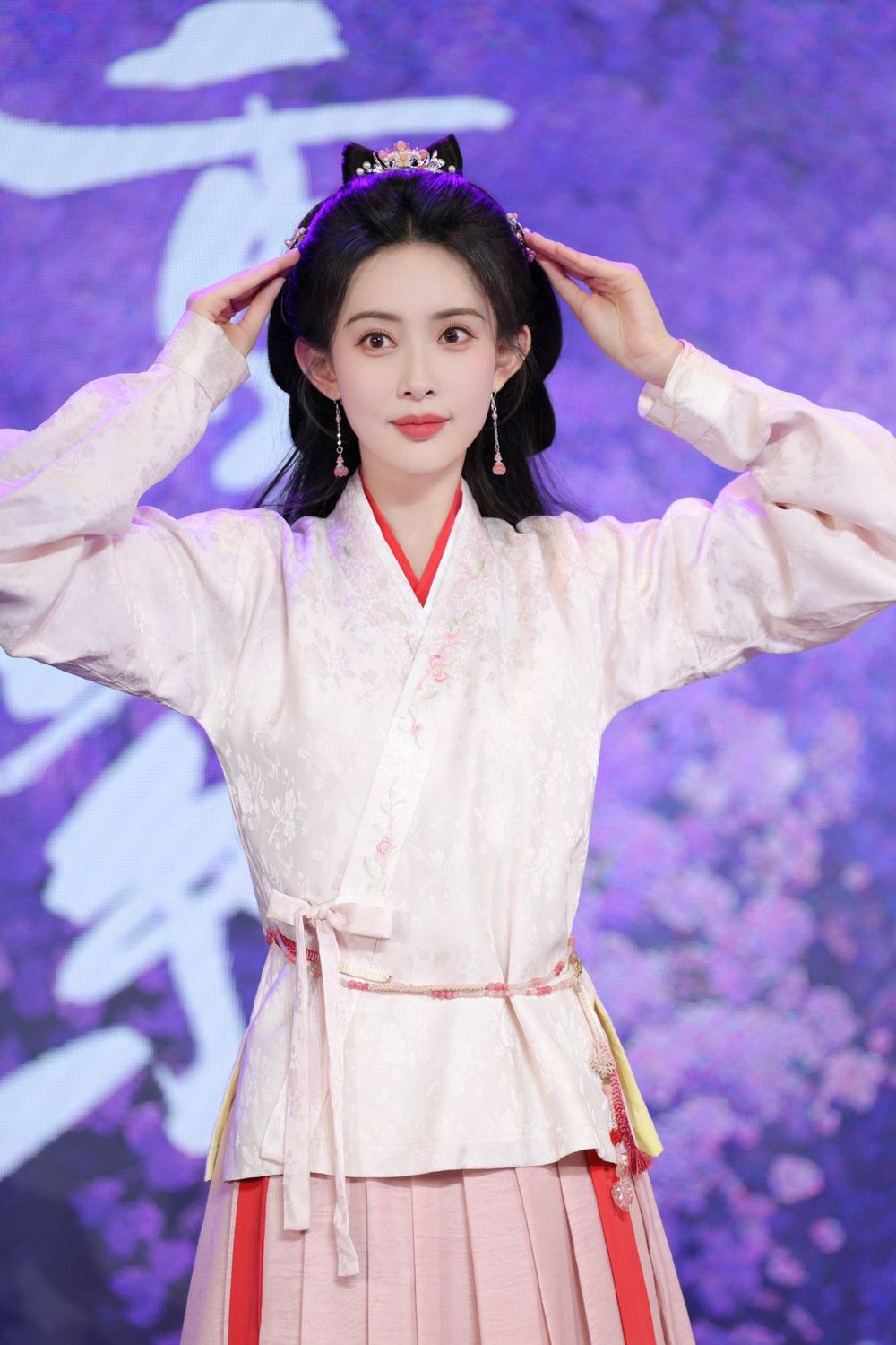 媒體評選「最具好感」陸劇明星TOP5！王鶴棣拍戲超敬業，孟子義路人緣好，白鹿廣受好評！-4