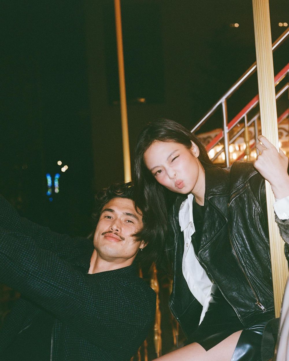 JENNIE新專輯先行曲〈Love Hangover〉搶先上線！MV情節隱喻掀熱議，男主角是竟是這位人氣美劇演員！-8