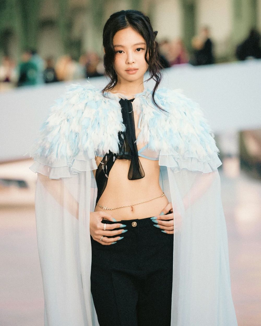 2025高訂周「美貌可敵國」4大女神回顧！Jennie美胸禮服辣翻、潤娥顏值震撼巴黎！-7