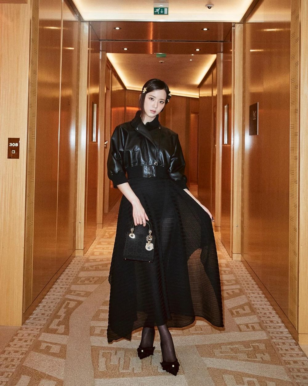 2025高訂周「美貌可敵國」4大女神回顧！Jennie美胸禮服辣翻、潤娥顏值震撼巴黎！-9