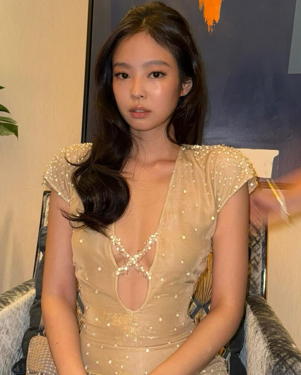 2025高訂周「美貌可敵國」4大女神回顧！Jennie美胸禮服辣翻、潤娥顏值震撼巴黎！-11