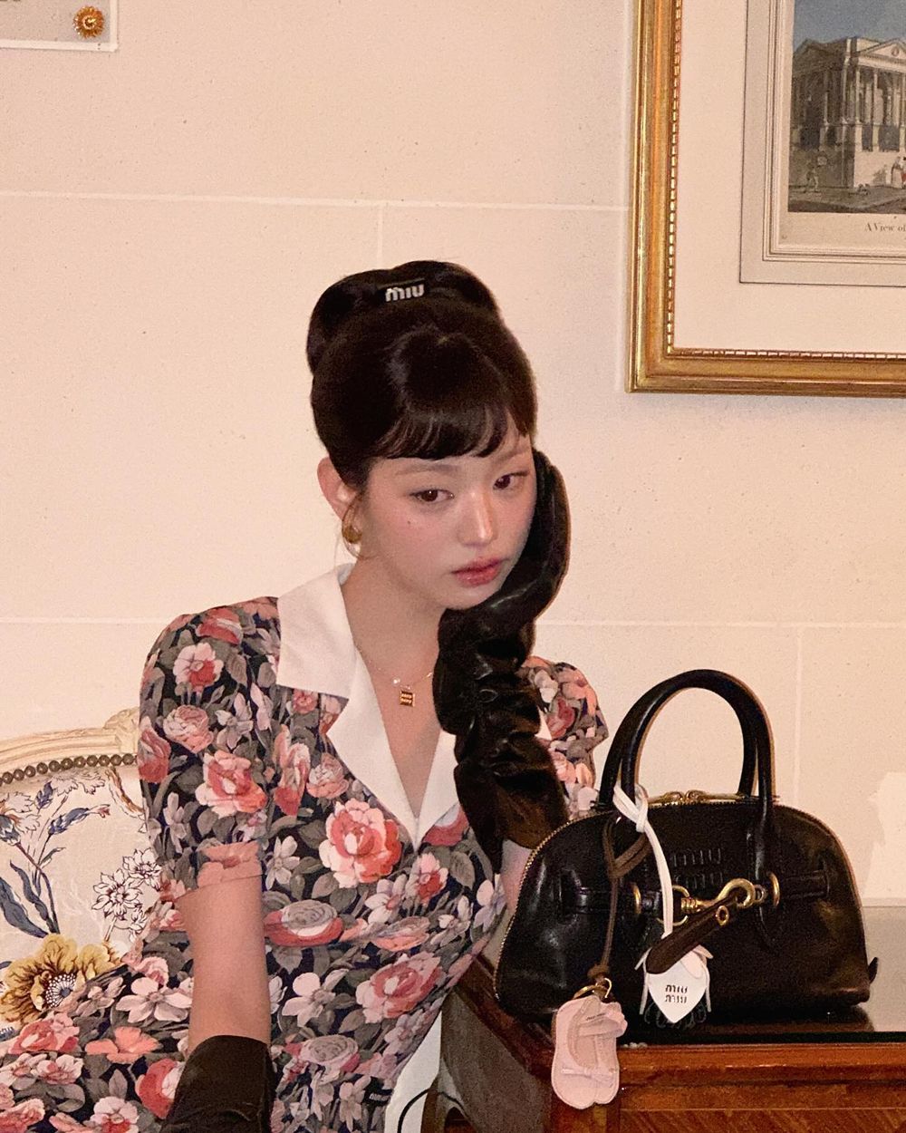2025春夏時裝周女神髮型圖鑑！張員瑛赫本風綁髮、Rosé同款女人味燙髮...，Jennie化身金髮尤物！-4