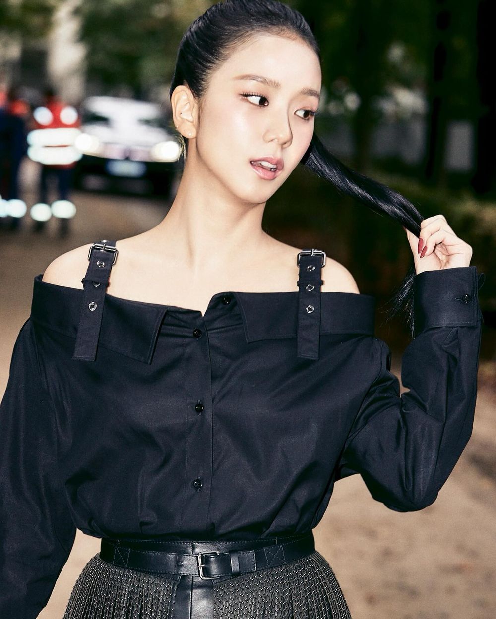 2025春夏時裝周女神髮型圖鑑！張員瑛赫本風綁髮、Rosé同款女人味燙髮...，Jennie化身金髮尤物！-17