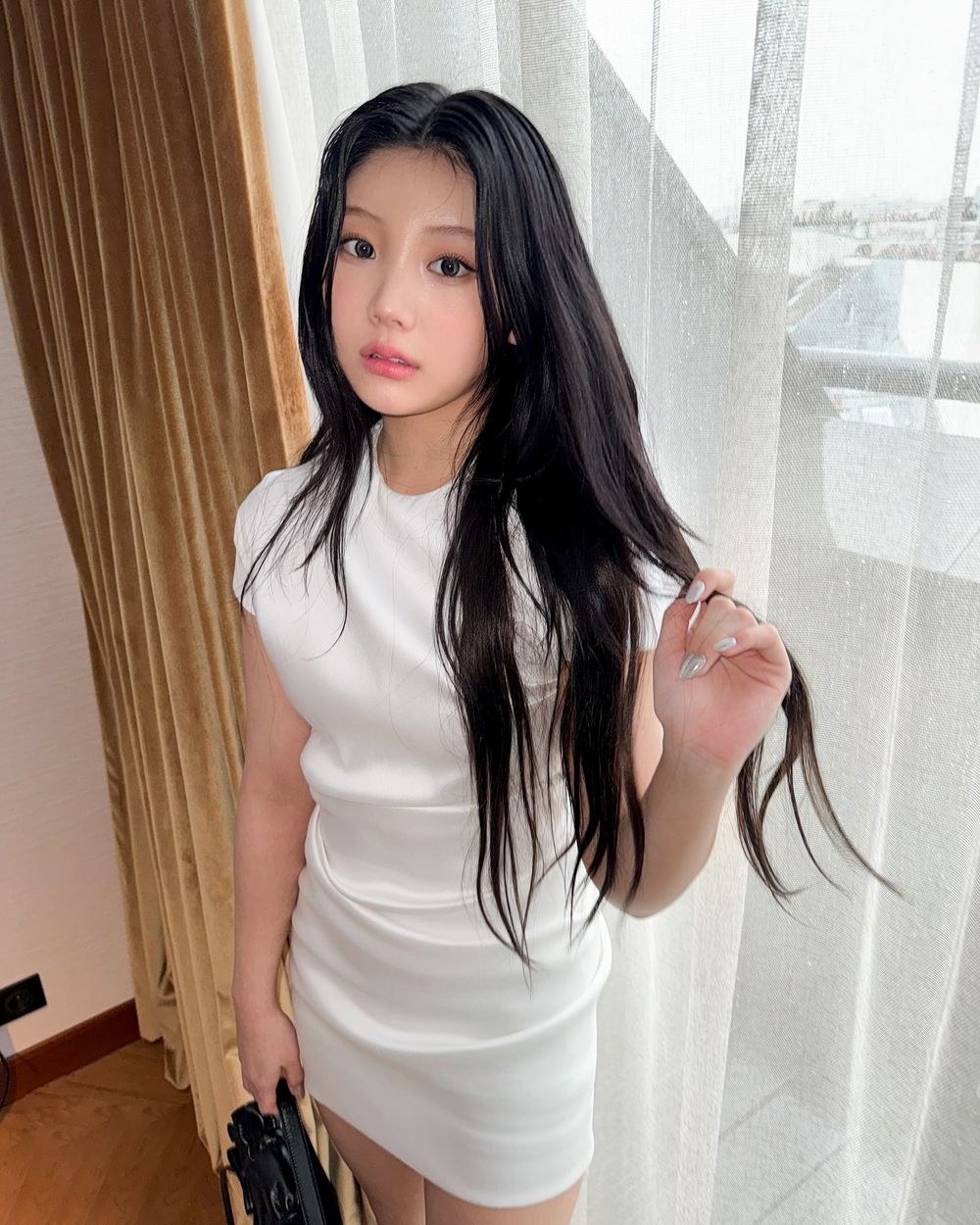 2025春夏時裝周女神髮型圖鑑！張員瑛赫本風綁髮、Rosé同款女人味燙髮...，Jennie化身金髮尤物！-19