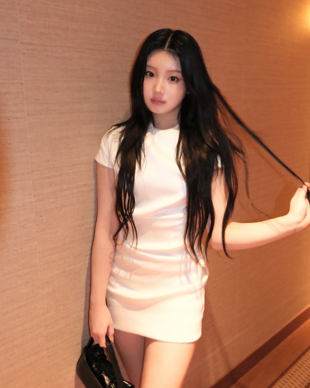 2025春夏時裝周女神髮型圖鑑！張員瑛赫本風綁髮、Rosé同款女人味燙髮...，Jennie化身金髮尤物！-21