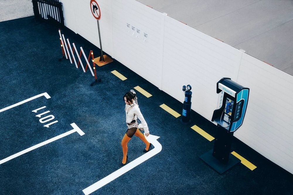 Jennie回歸造型身上揹的「CHANEL爆米花桶包」價格超驚人！有錢還不一定買得到？！-3