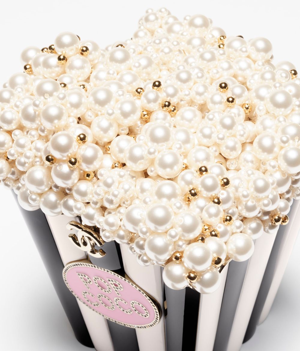 Jennie回歸造型身上揹的「CHANEL爆米花桶包」價格超驚人！有錢還不一定買得到？！-7