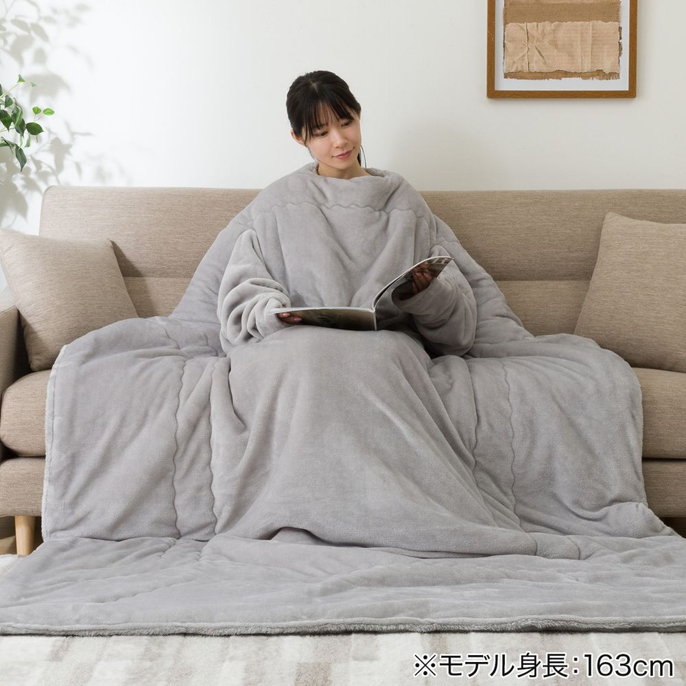 日妞社群爆紅！宜得利推超療癒「滑手機專用懶人毯」、柔軟材質+溫暖長袖設計陪你軟爛整天！-4