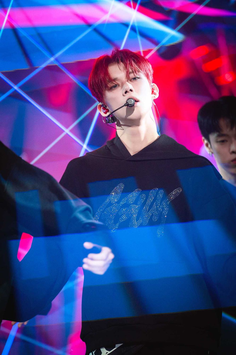韓網熱議7位最適合紅髮造型的KPOP男偶像!V、S.COUPS太搶鏡,然竣獲封人間調色盤!-3
