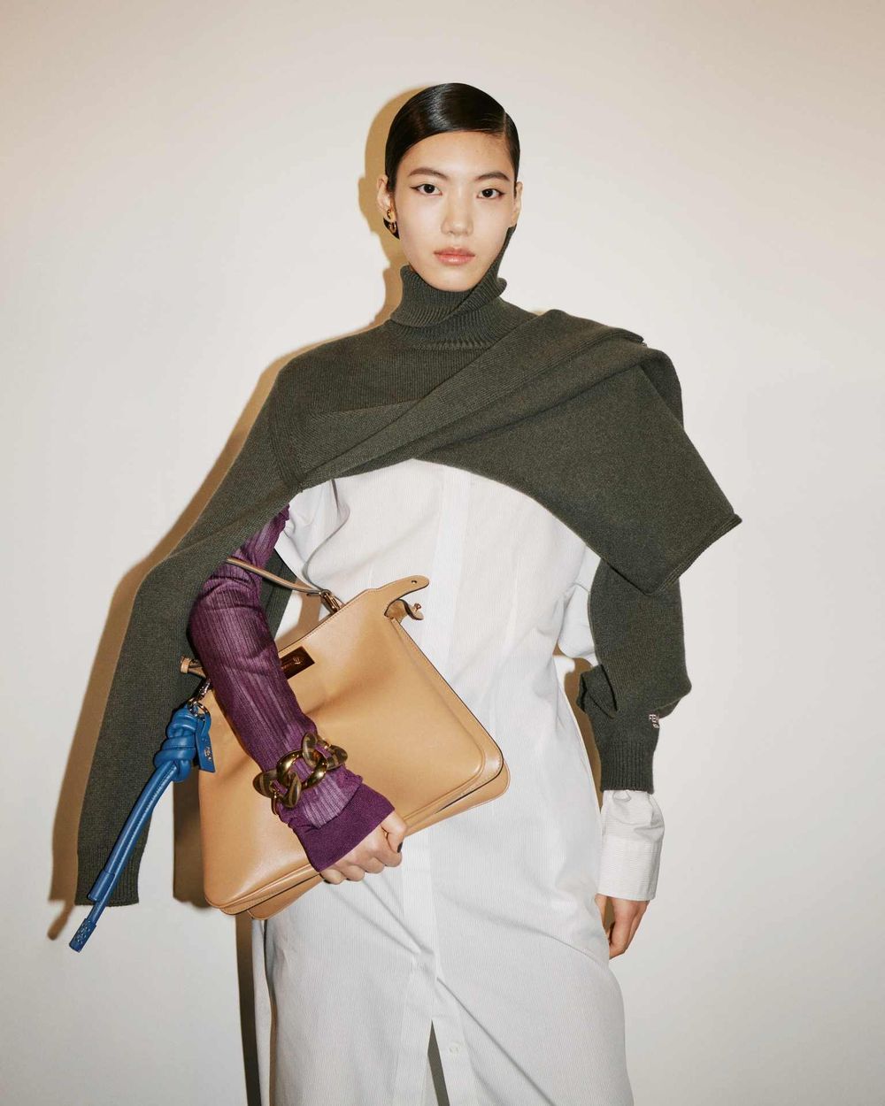 這女人找不到缺點！宋慧喬FENDI秋冬大片「巔峰狀態」皮膚好到以為是AI生成！-10