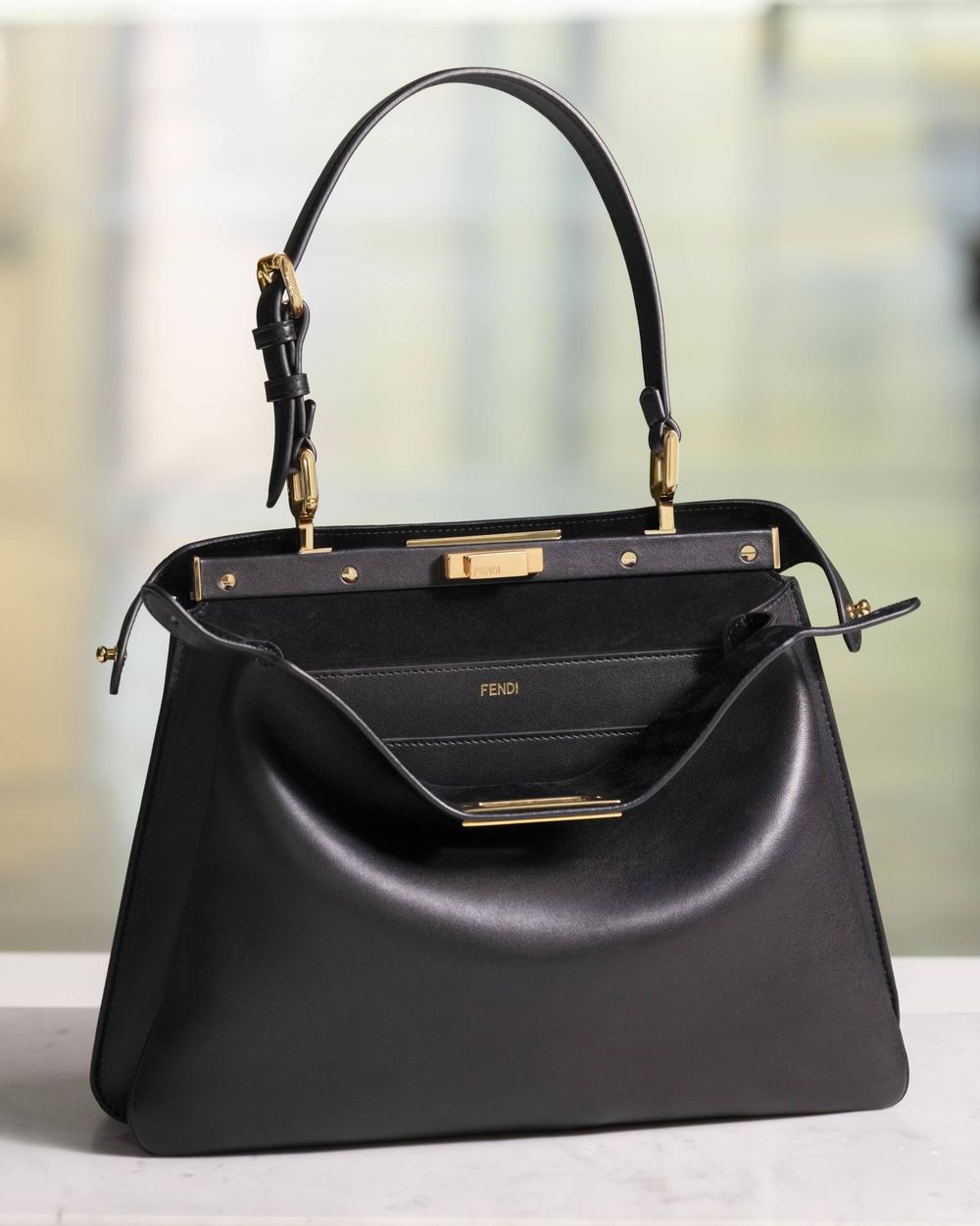 這女人找不到缺點！宋慧喬FENDI秋冬大片「巔峰狀態」皮膚好到以為是AI生成！-6