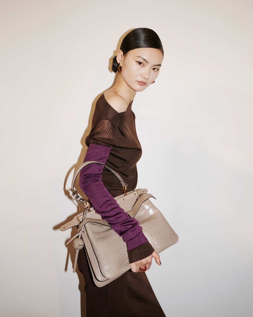 這女人找不到缺點！宋慧喬FENDI秋冬大片「巔峰狀態」皮膚好到以為是AI生成！-8