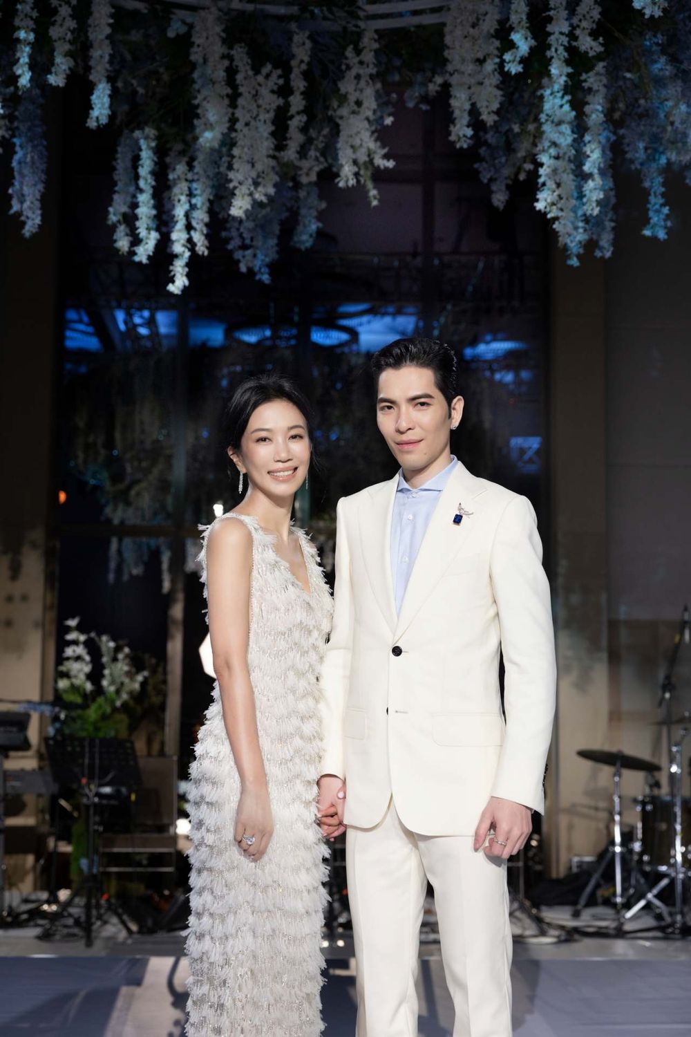 蕭敬騰世紀婚禮太狂！13.33克拉千萬婚戒、Tiffany珠寶配婚紗新娘美到在發光！-2