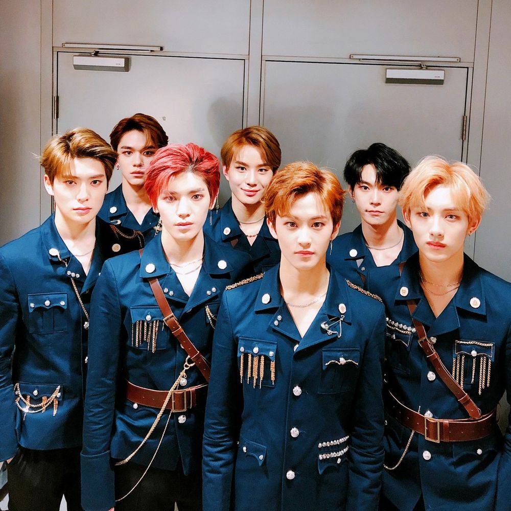 韓網熱議7組印象深刻的男團軍裝制服舞台造型！TXT全員大長腿超有氣勢，Stray Kids帥度突破天際！-3