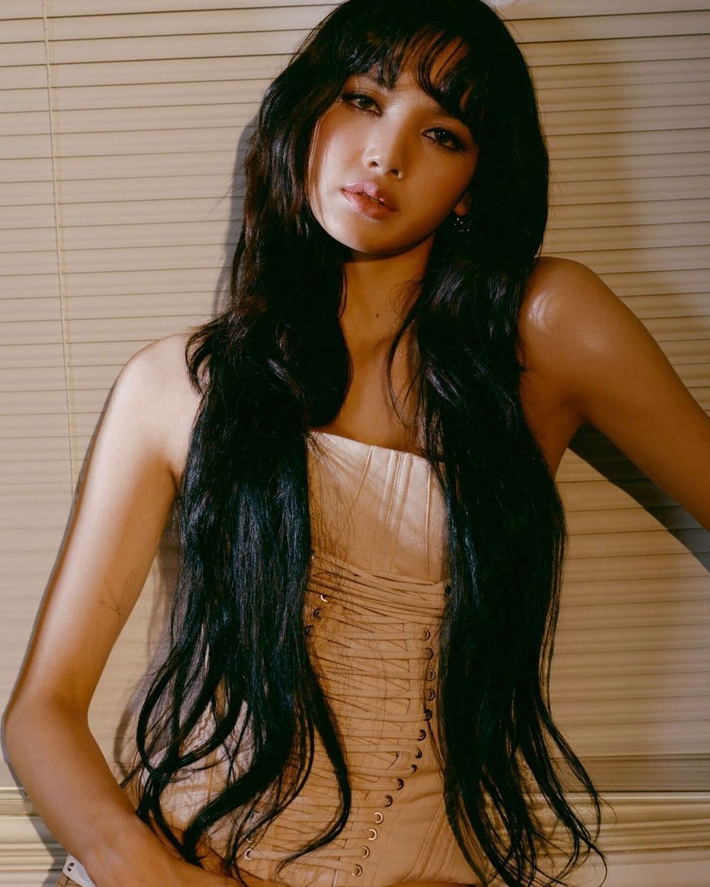 2024下半年韓星回歸髮型解析！Jennie捲髮超顯瘦、秋冬必染Jisoo同款蜜糖香檳棕！-3