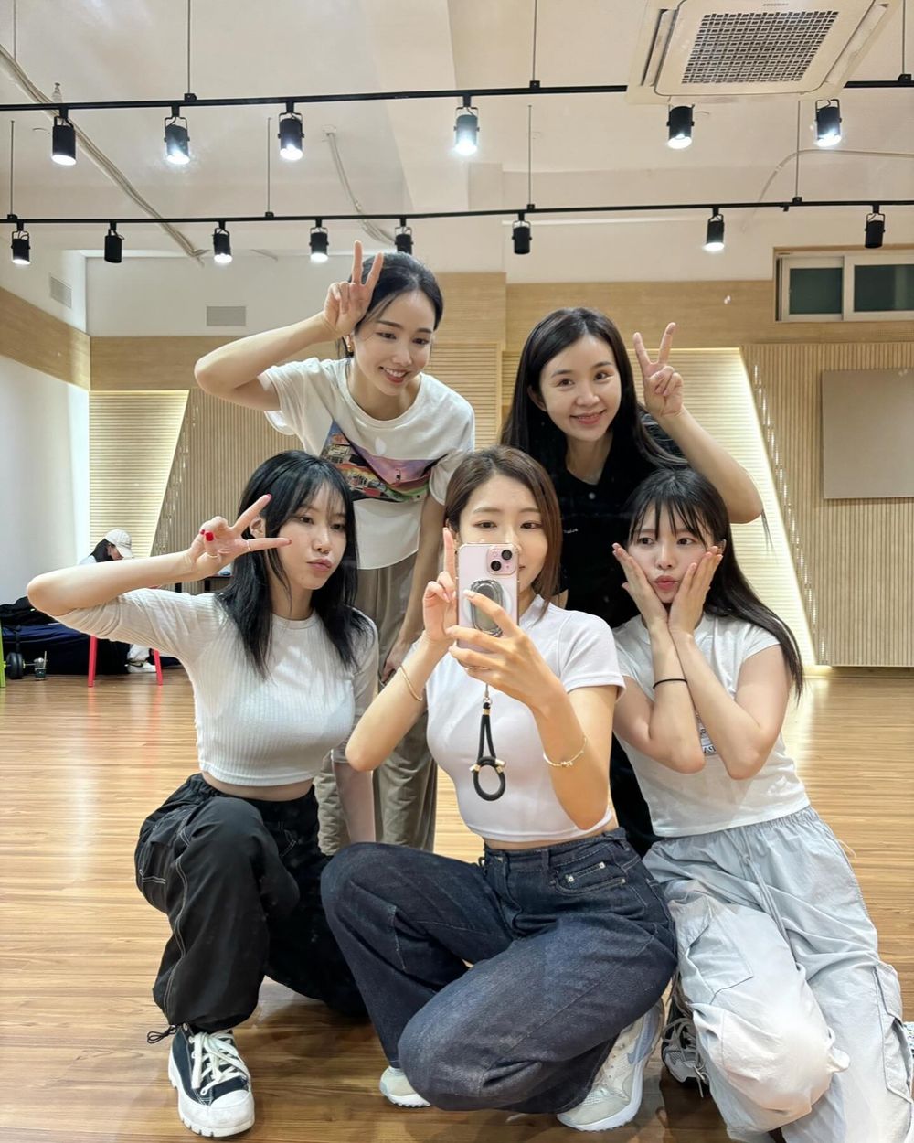 韓網熱議9組2024回歸的KPOP韓團！2NE1演唱會掀回憶殺，BIGBANG合體MAMA網喊：真正的韓流殺回來了！-8