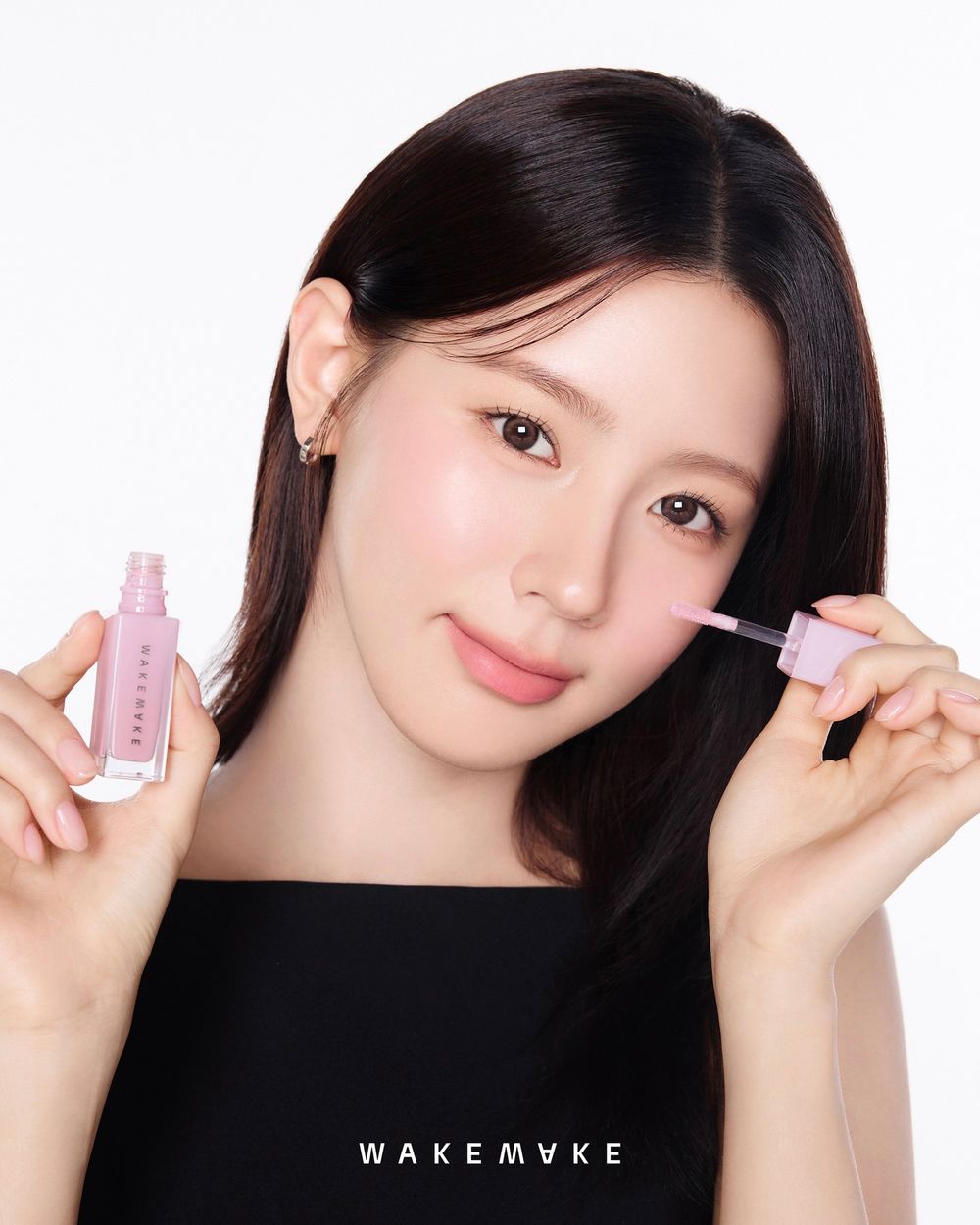 2025韓系彩妝趨勢！別再用腮紅粉、張員瑛、薇娟都換成「液態腮紅」，水光粉嫩肌這樣打造！-3
