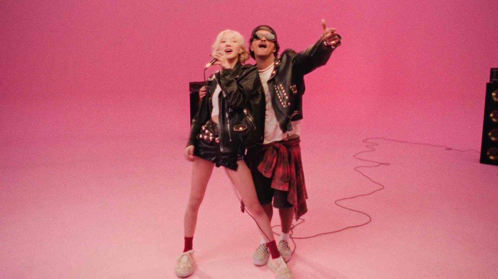 Rosé新歌〈APT.〉超好聽！聯手火星人布魯諾「龐克搖滾造型」瞬間登熱搜榜！-5