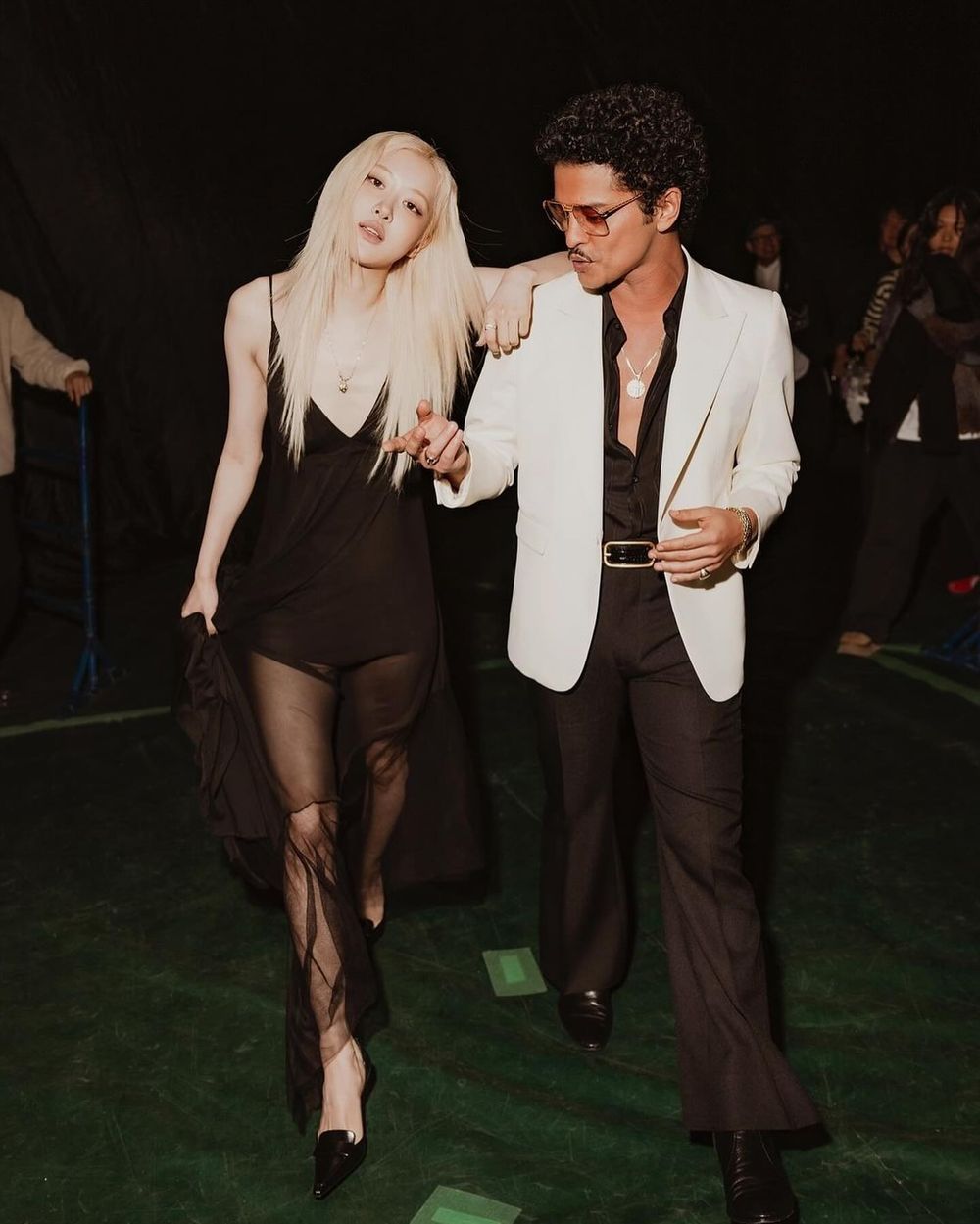 ROSÉ合作火星人布魯諾新歌〈APT.〉正式發行！全網狂讚太洗腦，可愛舞蹈引發模仿潮！-6